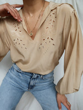 Load image into Gallery viewer, « Hélène » Silk shirt