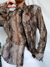 Load image into Gallery viewer, « sneaky » vintage shirt