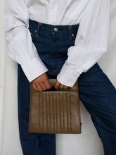 Load image into Gallery viewer, Vintage leather bag