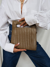 Load image into Gallery viewer, Vintage leather bag