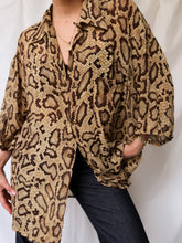 Load image into Gallery viewer, "Sneaky" pure silk shirt