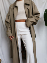Load image into Gallery viewer, BURBERRY trench coat