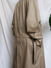 Load image into Gallery viewer, BURBERRY trench coat
