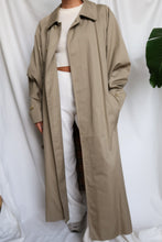 Load image into Gallery viewer, BURBERRY trench coat