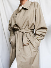 Load image into Gallery viewer, BURBERRY trench coat