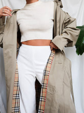 Load image into Gallery viewer, BURBERRY trench coat