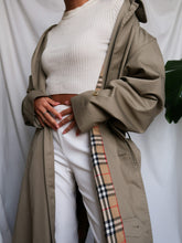 Load image into Gallery viewer, BURBERRY trench coat