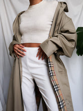 Load image into Gallery viewer, BURBERRY trench coat