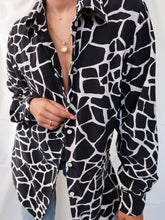 Load image into Gallery viewer, "Rania" silk shirt