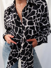 Load image into Gallery viewer, "Rania" silk shirt