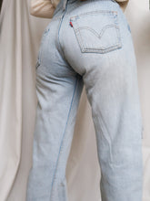 Load image into Gallery viewer, 501 LEVI'S ripped jeans