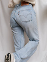 Load image into Gallery viewer, 501 LEVI'S ripped jeans