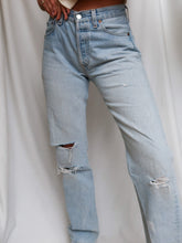 Load image into Gallery viewer, 501 LEVI'S ripped jeans