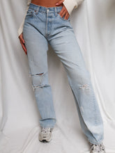 Load image into Gallery viewer, 501 LEVI'S ripped jeans