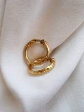 Load image into Gallery viewer, "Esmeralda" clip créoles