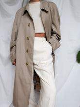 Load image into Gallery viewer, BURBERRY trench coat