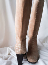 Load image into Gallery viewer, « Carrie » suede leather boots