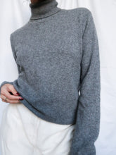 Load image into Gallery viewer, "Lia" cashmere turtleneck jumper