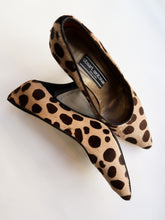 Load image into Gallery viewer, STUART WEIZMAN pumps