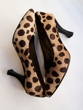 Load image into Gallery viewer, STUART WEIZMAN pumps