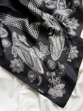 Load image into Gallery viewer, MAX MARA silk carré