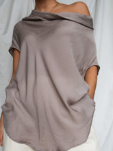Load image into Gallery viewer, ESCADA silk top