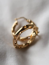 Load image into Gallery viewer, "Maille" gold pleated earrings