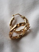 Load image into Gallery viewer, "Maille" gold pleated earrings