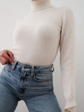 Load image into Gallery viewer, "Ivoire" knitted turtleneck