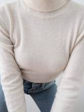 Load image into Gallery viewer, "Ivoire" knitted turtleneck