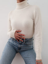 Load image into Gallery viewer, "Ivoire" knitted turtleneck