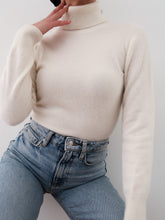 Load image into Gallery viewer, "Ivoire" knitted turtleneck