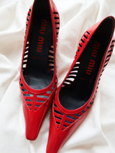 Load image into Gallery viewer, MIU MIU vintage pumps