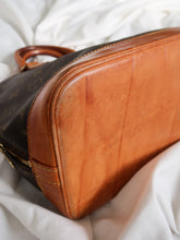 Load image into Gallery viewer, LOUIS VUITTON "Alma" MM bag