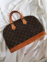 Load image into Gallery viewer, LOUIS VUITTON "Alma" MM bag