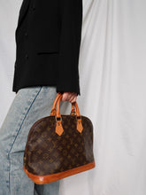 Load image into Gallery viewer, LOUIS VUITTON "Alma" MM bag