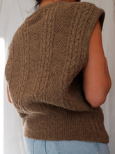 Load image into Gallery viewer, LACOSTE sleeveless knit