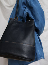 Load image into Gallery viewer, Leather bucket bag
