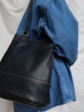 Load image into Gallery viewer, Leather bucket bag