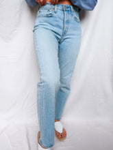 Load image into Gallery viewer, LEVI'S "wedgie straight" (T36)