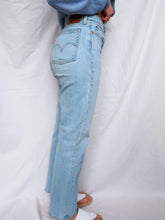 Load image into Gallery viewer, LEVI'S "wedgie straight" (T36)