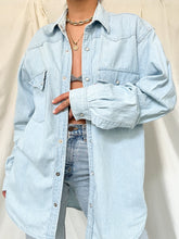 Load image into Gallery viewer, LEVI'S denim shirt