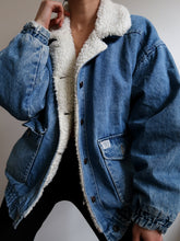 Load image into Gallery viewer, Denim trucker jacket