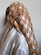 Load image into Gallery viewer, "Emy" Silk scarf