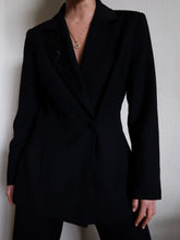 Load image into Gallery viewer, "La reina" black blazer