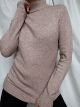 Load image into Gallery viewer, "Jenna" knitted jumper