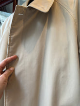 Load image into Gallery viewer, BURBERRY trench coat