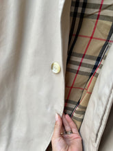 Load image into Gallery viewer, BURBERRY trench coat
