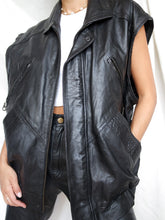 Load image into Gallery viewer, Leather sleeveless jacket