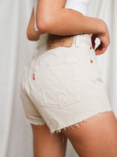 Load image into Gallery viewer, LEVI'S 501 cropped shorts
